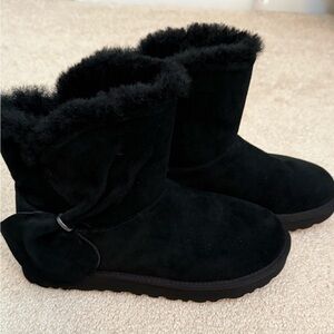 Ladies Ugg boots.